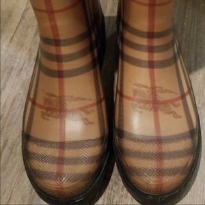 Authentic Burberry Rain boots size 7